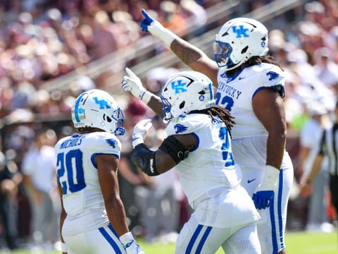 Copy of Copy of four-star-julian-phillips-discusses-recruitment-official-visits (44)