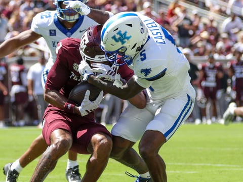 Copy of Copy of four-star-julian-phillips-discusses-recruitment-official-visits (46)