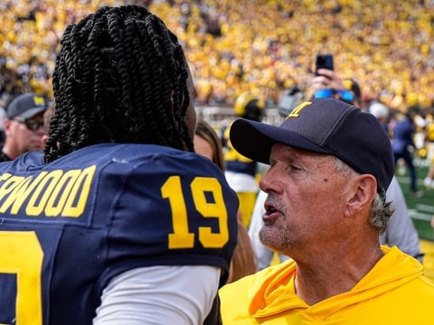 2026-09-12T203450Z_1615396343_MT1USATODAY29802982_RTRMADP_3_MICHIGAN-QUARTERBACK-BRYCE-UNDERWOOD-19-TALKS-TO-HEAD (1)