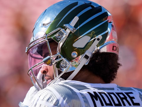 2026-09-26T232058Z_665009780_MT1USATODAY29925676_RTRMADP_3_OREGON-QUARTERBACK-DANTE-MOORE-DURING-WARMUPS-AS-THE-OREGON