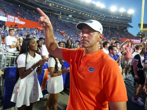 2026-09-27T014458Z_1901897150_MT1USATODAY29927728_RTRMADP_3_FLORIDA-HEAD-COACH-JON-SUMRALL-REACTS-TO-FANS-AFTER-FLORIDA (1)