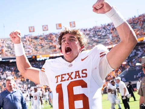 2026-09-26T204017Z_1005052990_MT1USATODAY29924104_RTRMADP_3_NCAA-FOOTBALL-TEXAS-AT-TENNESSEE (1)