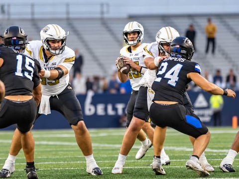 Georgia Tech quarterback Alberto Mendoza