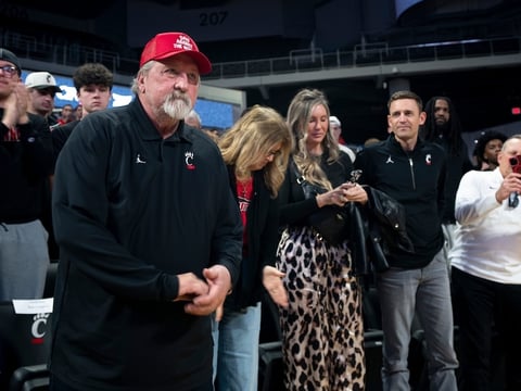 2026-10-21T141453Z_629675434_MT1USATODAY30143291_RTRMADP_3_MARCH-25-2026-FORMER-CINCINNATI-HEAD-COACH-BOB-HUGGINS-AT (1)