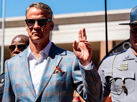2026-09-25T172253Z_755232483_MT1USATODAY29910275_RTRMADP_3_OLE-MISS-HEAD-COACH-LANE-KIFFIN-PARTICIPATES-IN-THE-WALK-OF (1)