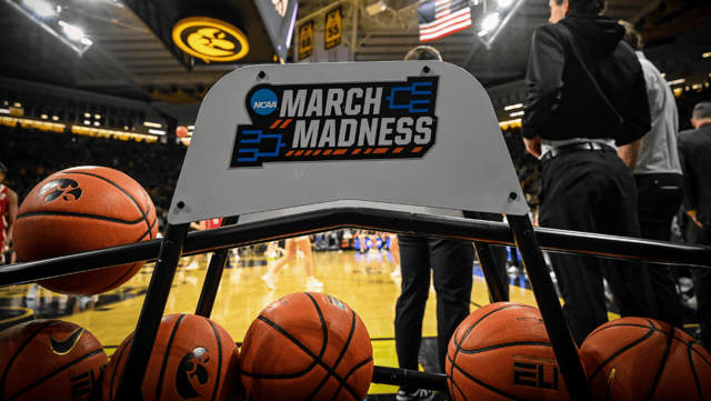ncaa-bracket-iowa-wbb-one-seed