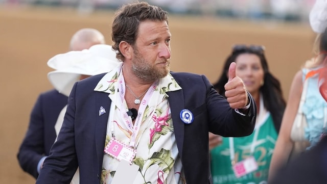 2026-05-02T020243Z_523650655_MT1USATODAY28858117_RTRMADP_3_DAVE-PORTNOY-WALKS-AND-GIVES-A-THUMBS-UP-TO-HIS-FANS-AS-THEY (1)