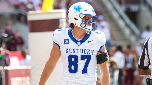 Copy of Copy of four-star-julian-phillips-discusses-recruitment-official-visits (40)