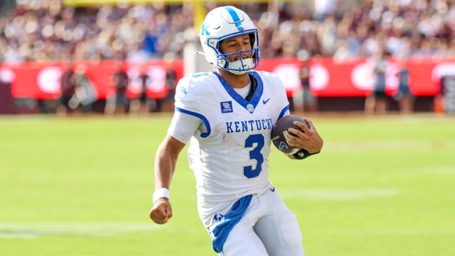 Copy of Copy of four-star-julian-phillips-discusses-recruitment-official-visits (41)