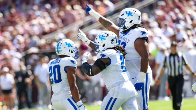 Copy of Copy of four-star-julian-phillips-discusses-recruitment-official-visits (44)