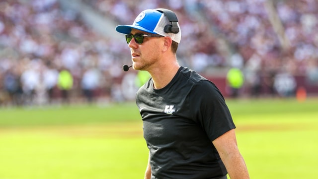 Copy of Copy of four-star-julian-phillips-discusses-recruitment-official-visits (45)