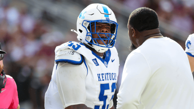 Copy of Copy of four-star-julian-phillips-discusses-recruitment-official-visits (47)