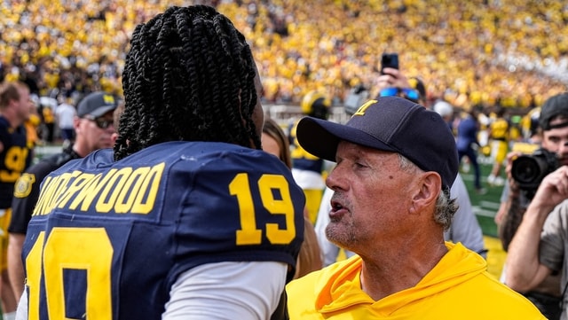 2026-09-12T203450Z_1615396343_MT1USATODAY29802982_RTRMADP_3_MICHIGAN-QUARTERBACK-BRYCE-UNDERWOOD-19-TALKS-TO-HEAD (1)