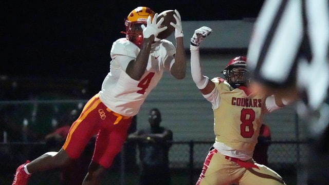 Clearwater Central Cathol wide receiver Daveon Belhomme (#4) makes a fingertip catch in the end zone ahead of Cardinal Mooney