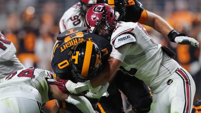 south carolina tackles tennessee
