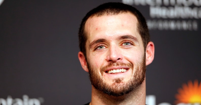 derek-carr-lets-fans-know-he-thinks-he-can-play-for-a-really-really-long-time