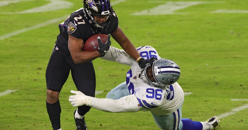 dallas-cowboys-defensive-tackle-neville-gallimore-leaves-game-friday