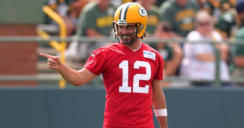 aaron-rodgers-takes-young-quarterback-under-wing