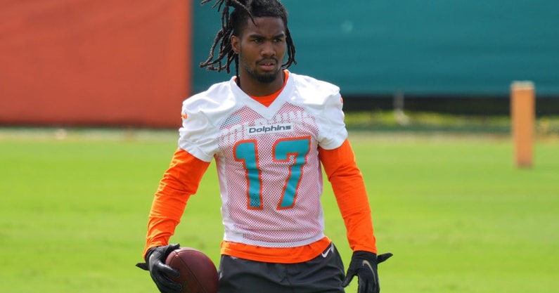 injury-scare-dolphins-rookie-jaylen-waddle
