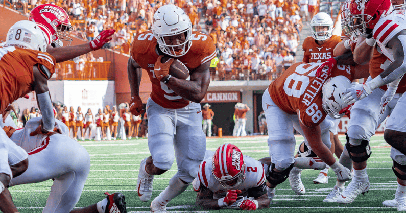 longhorns-answer-several-questions-in-38-18-season-opening-win