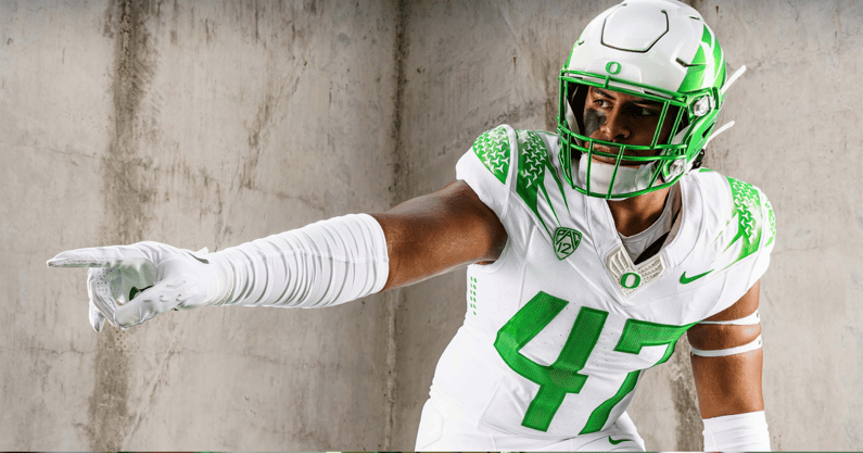 Oregon Ducks unveil new uniforms for Week 2 matchup