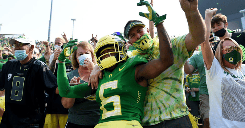 watch-oregon-ducks-running-back-cj-verdell-strikes-first-against-ohio-state-to-cap-off-99-yard-drive