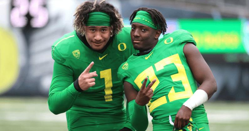 WATCH-Oregon-Ducks-gets-big-interception-late-4th-quarter-Ohio-State-Buckeyes