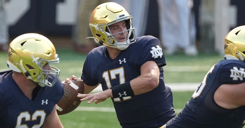 watch-jack-coan-dislocates-finger-delivers-game-winning-touchdown-notre-dame