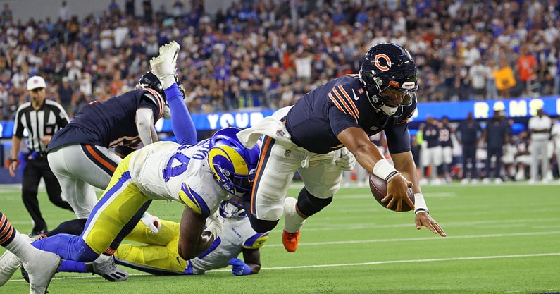 Bears QB Fields rushes for 178 yards in loss to Dolphins