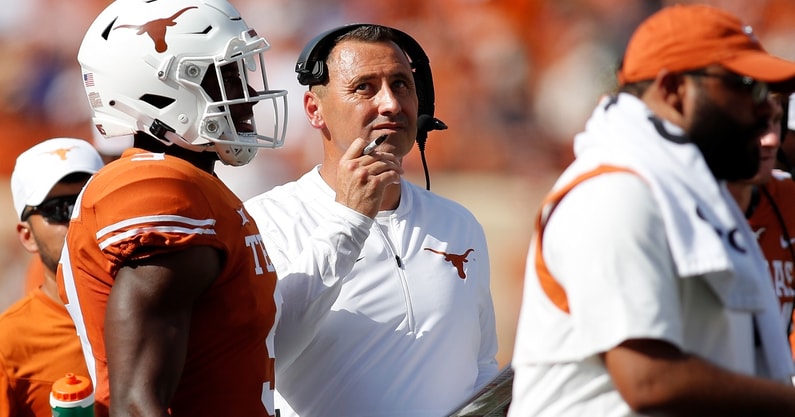 texas-longhorns-change-starting-quarterback-steve-sarkisian-casey-thompson-hudson-card