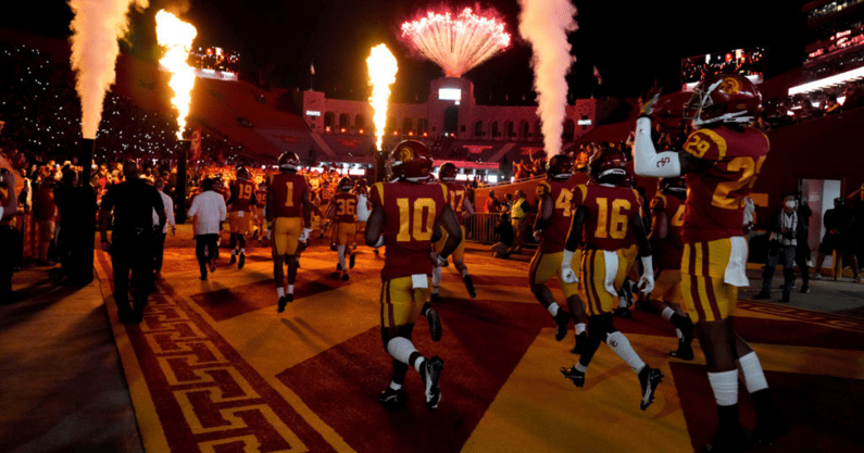 USC Trojans Tunnel Huddle
