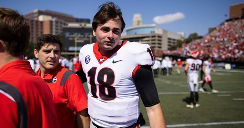 REPORT-Georgia-quarterback-JT-Daniels-will-not-play-against-Arkansas-lat-injury