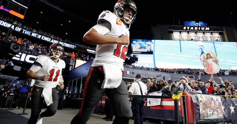 watch-tom-brady-receives-ovation-return-new-england-then-boos-patriots-tampa-bay-buccaneers
