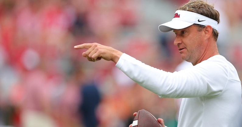 ole-miss-rebels-head-coach-lane-kiffin-defends-tennessee-volunteers-fanbase-for-throwing-trash-delaying-game
