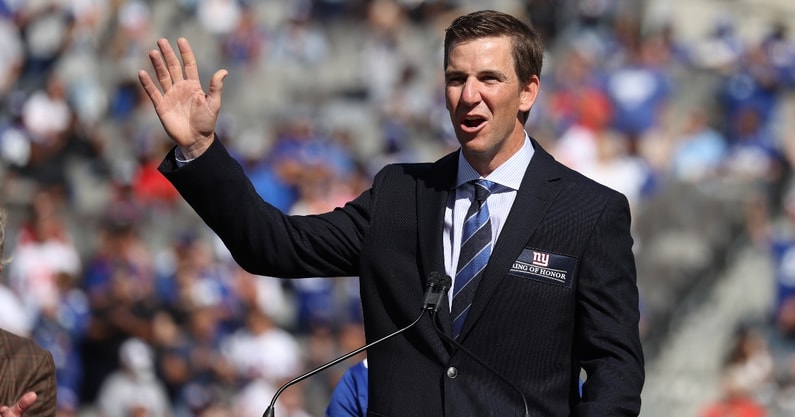 LOOK Ole Miss Eli Manning has hilarious reaction to unusual gift from Snoop Dogg Manning Cast