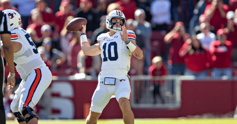 WATCH-Auburn-Tigers-defense-offense-land-combo-punch-Arkansas-Razorbacks-touchdowns
