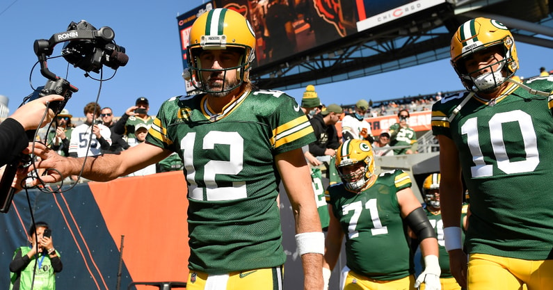 watch-aaron-rodgers-shouts-i-still-own-you-chicago-bears-crowd-packers-california