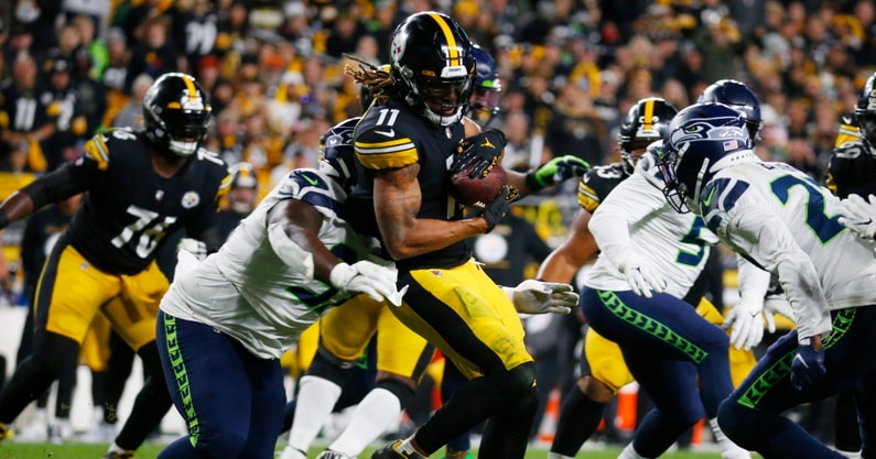 chase-claypool-takes-hilarious-victory-lap-following-pittsburgh-steelers-win-ben-roethlisberger-tj-watt-seattle-seahawks-notre-dame-fighting-irish