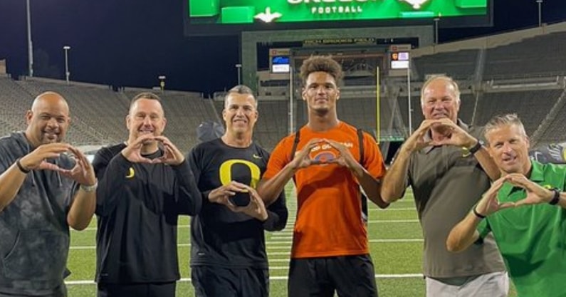 Copy of Copy of four-star-julian-phillips-discusses-recruitment-official-visits (5)