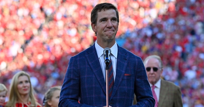 WATCH Eli Manning sends message to Tom Brady after retirement announcement