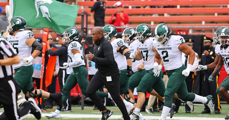 watch-michigan-state-spartans-takes-the-lead-after-some-fourth-down-trickery-kenneth-walker-payton-thorne-jalen-nailor