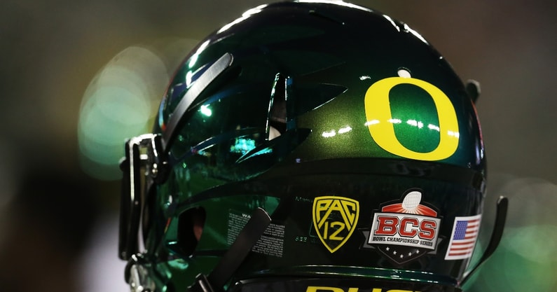 Colorado vs. Oregon: Ducks uniforms feature color-changing cleats