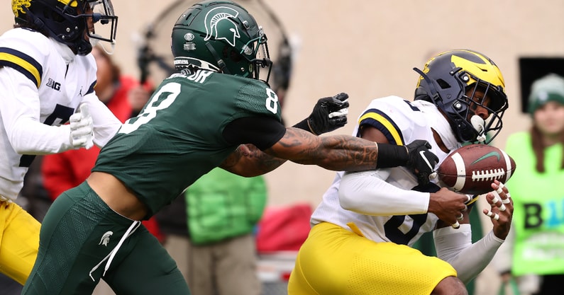 watch-controversial-no-call-ends-threat-for-michigan-wolverines-michigan-state-spartans