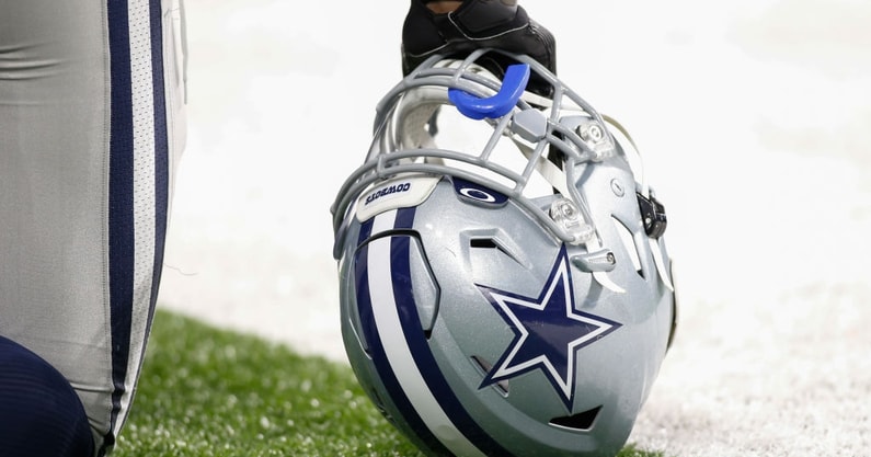 dallas-cowboys-offensive-lineman-leaves-game-with-injury-tyron-smith-ankle-ty-nsekhe