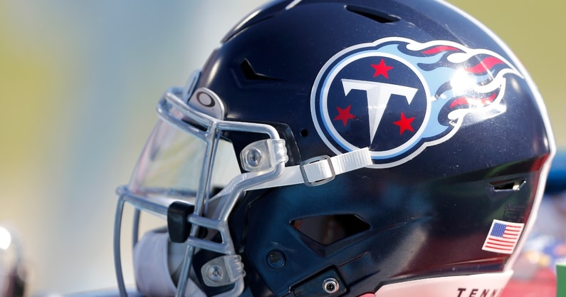 tennessee-titans-to-work-out-nfl-great-running-back-adrian-peterson-following-derrick-henry-injury