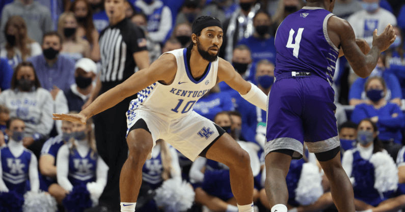 davion-mintz-adapting-many-roles-that-kentucky-needs-him