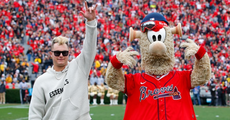 WATCH: Georgia Bulldogs Fans Celebrate Atlanta Braves' World