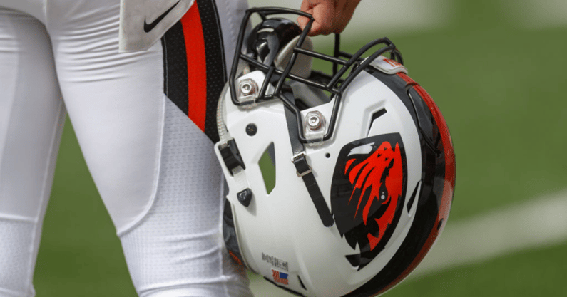 Oregon-State-Jonathan-Smith-parts-ways-defensive-coordinator-Tim-Tibesar-fired