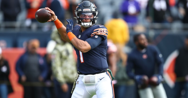 chicago-bears-quarterback-justin-fields-taken-to-locker-room-injury-andy-dalton-ohio-state-buckeyes