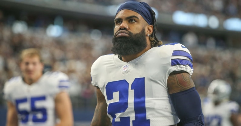 ezekiel-elliott-limps-off-field-following-awkward-tackle-ankle-injury-cowboys-chiefs